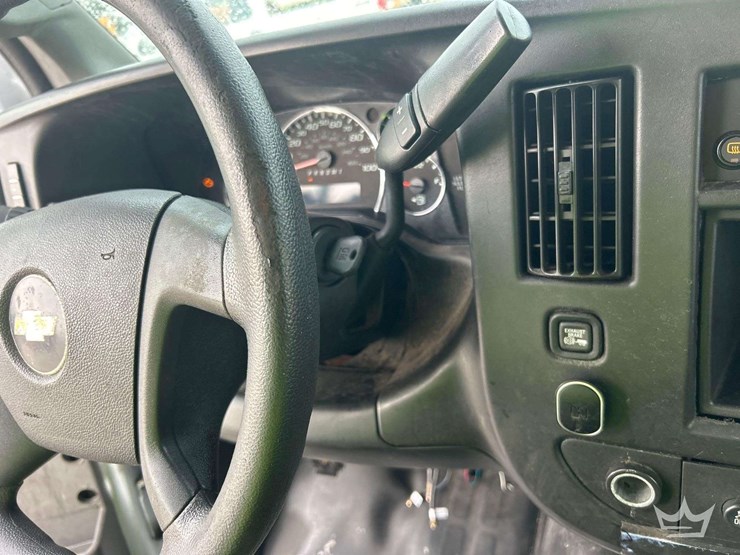 2017-chevrolet-express-2500-image-19