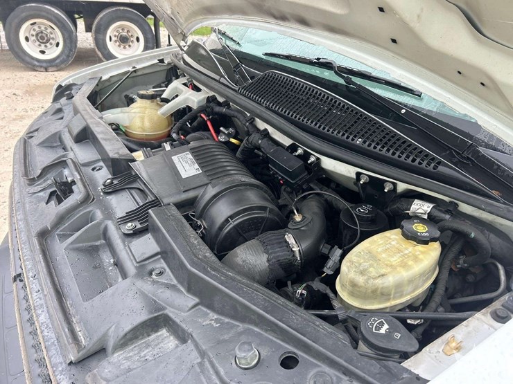 2017-chevrolet-express-2500-image-8
