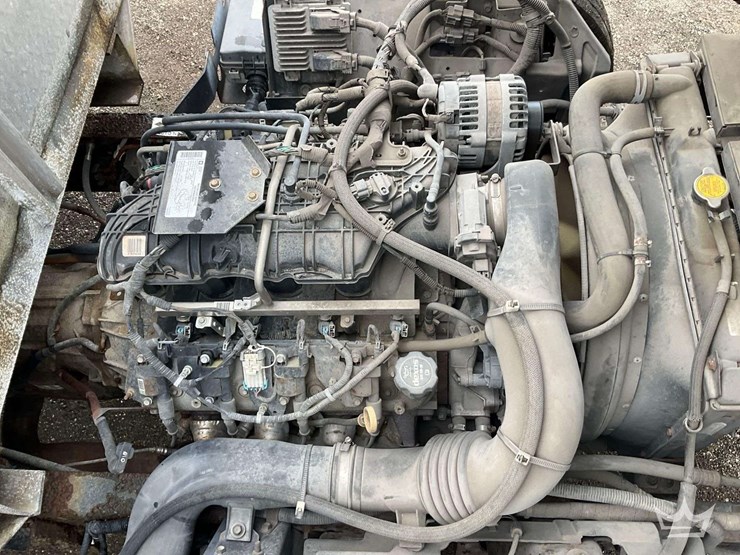 2015-isuzu-npr-image-7