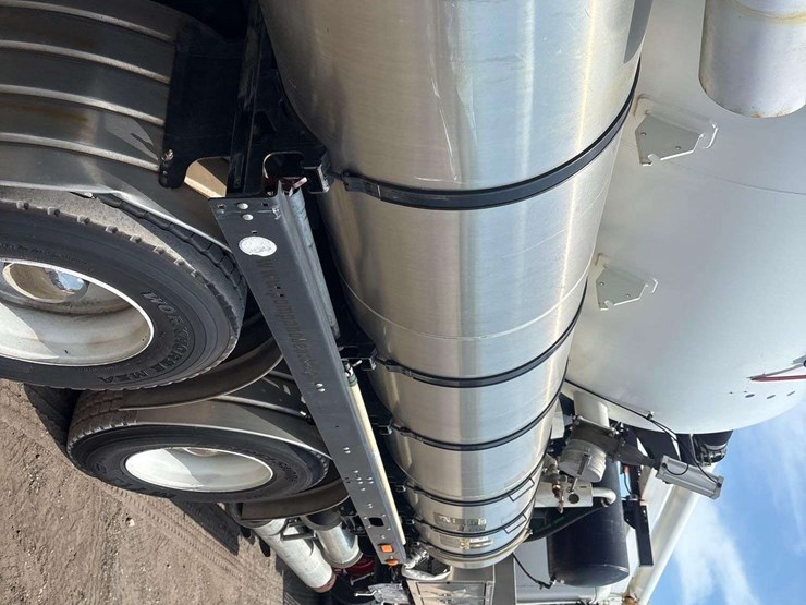 2016-kenworth-t880-image-27