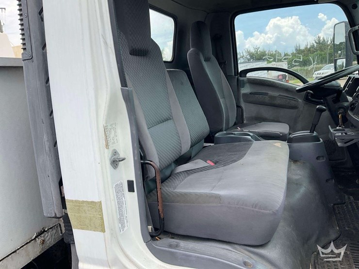2015-isuzu-npr-image-20
