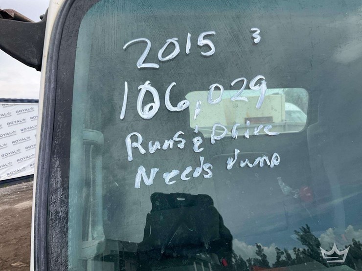 2015-isuzu-npr-image-40