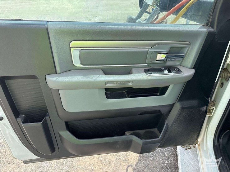 2018-dodge-3500-image-13