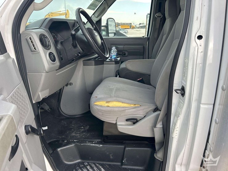 2012-ford-e450-image-16