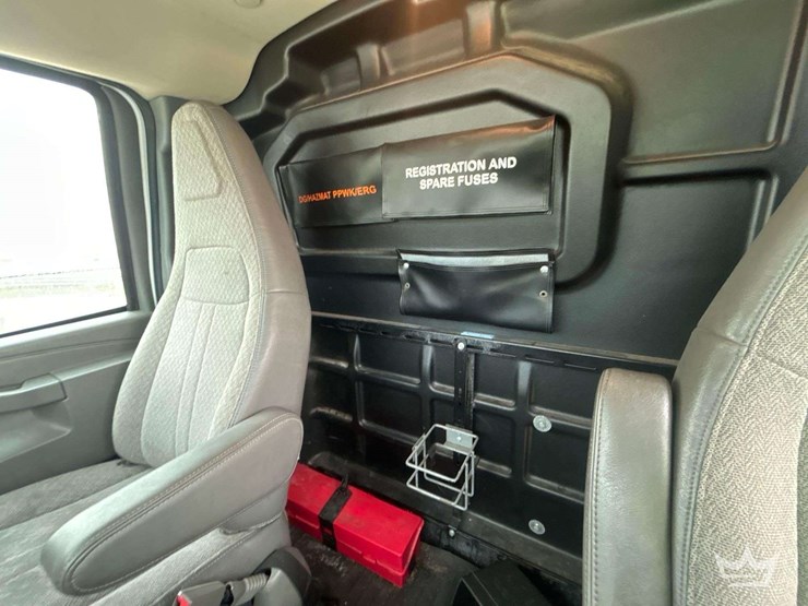 2017-chevrolet-express-2500-image-23