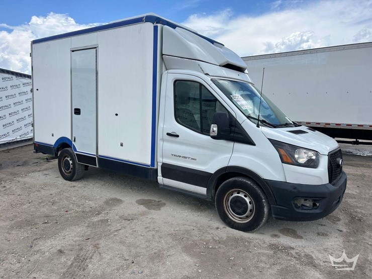 2022-ford-transit-image-2