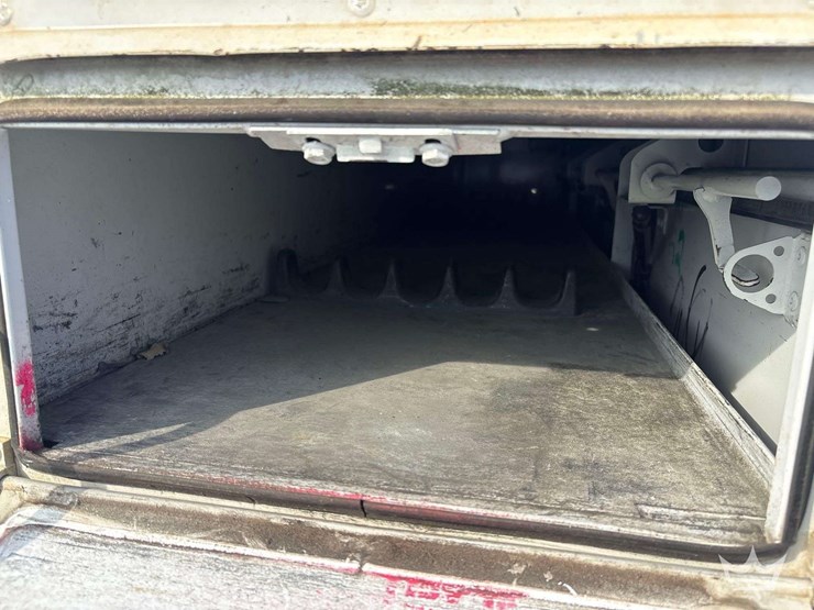 2016-ford-f550-image-16