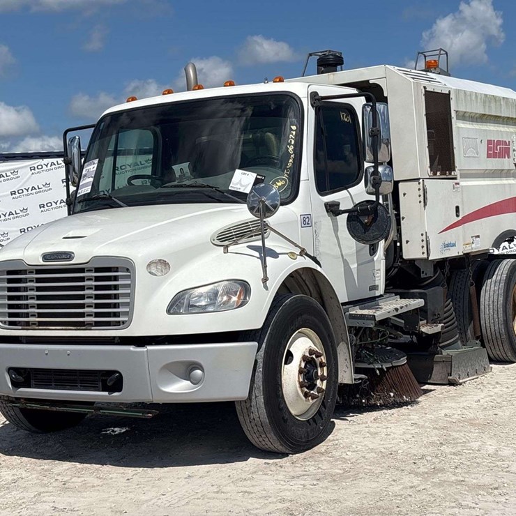 2017 FREIGHTLINER M2 106