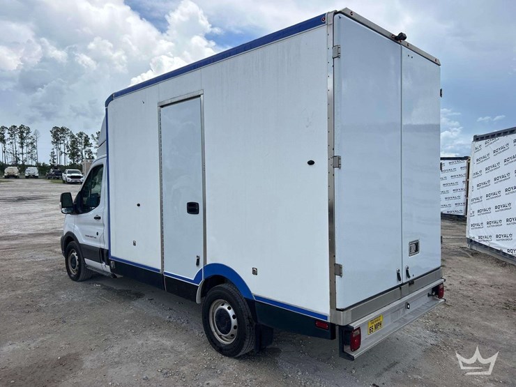 2022-ford-transit-image-4