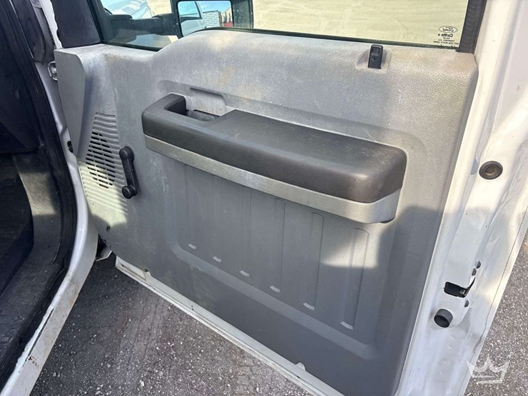2016-ford-f550-image-21