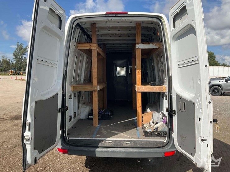 2013-mercedes-benz-sprinter-2500-image-17