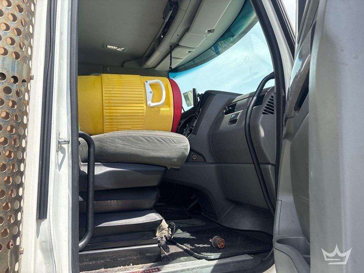 2016-kenworth-t880-image-40