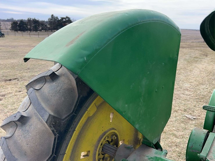 john-deere-model-b-image-44