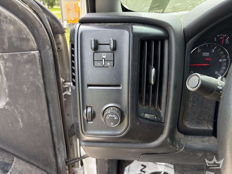 2022-chevrolet-silverado-6500hd-image-36