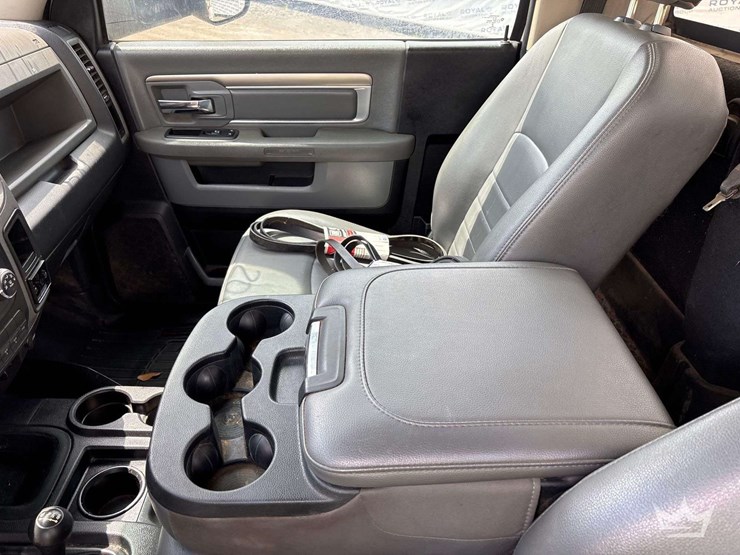 2018-dodge-3500-image-19