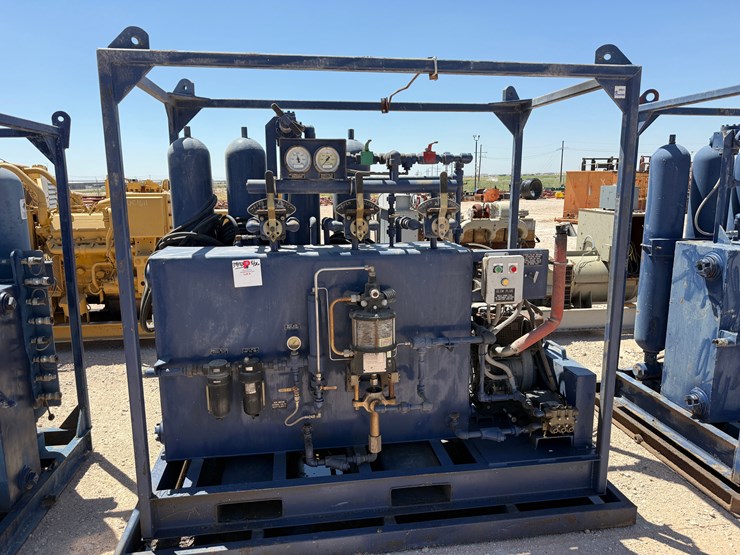 caterpillar-550-image-1