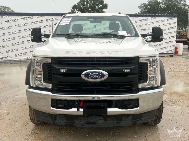 2017-ford-f550-image-24