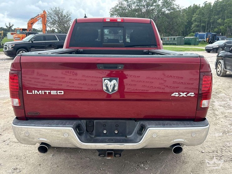 2015-dodge-1500-image-25
