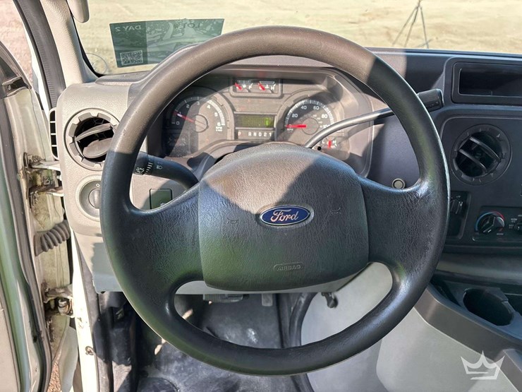 2011-ford-e250-image-13