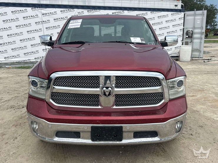 2015-dodge-1500-image-26