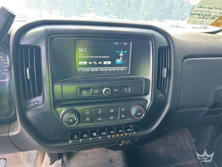 2022-chevrolet-silverado-5500hd-image-15