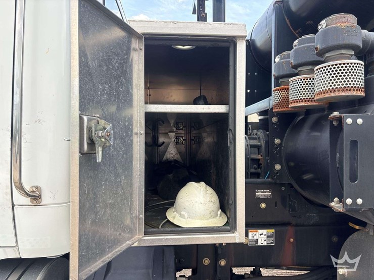 2016-kenworth-t880-image-18
