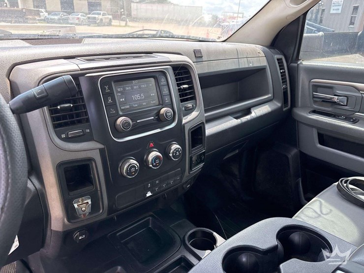 2018-dodge-3500-image-17