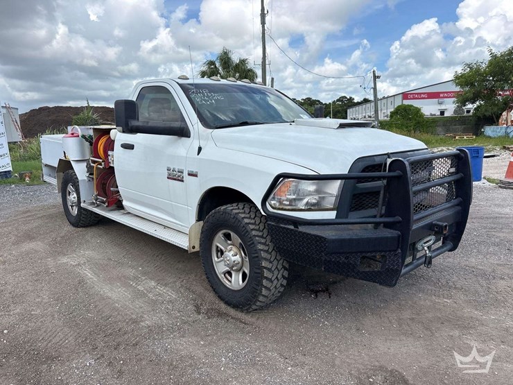 2018-dodge-3500-image-2