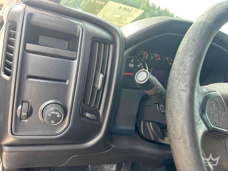 2015-chevrolet-silverado-1500-image-21
