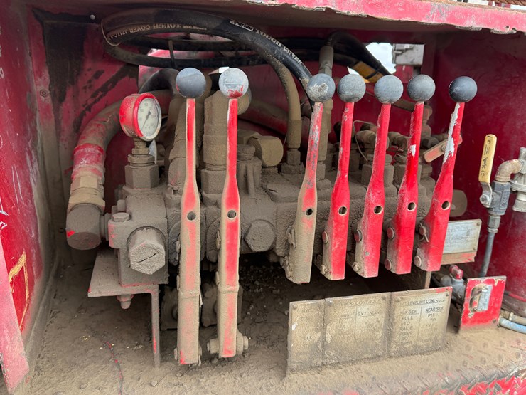 1979-franks-explorer-iii-1287/160-dtd-ht-96’-215k-4-axle-well-service-workover-rig-image-6