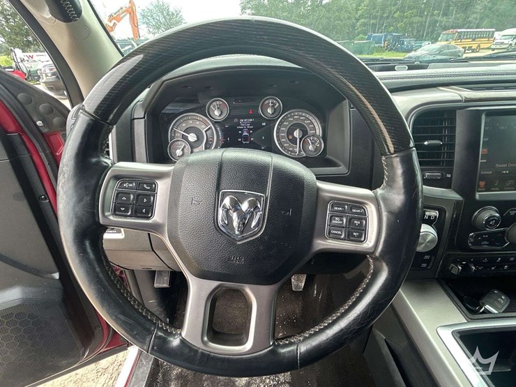 2015-dodge-1500-image-13