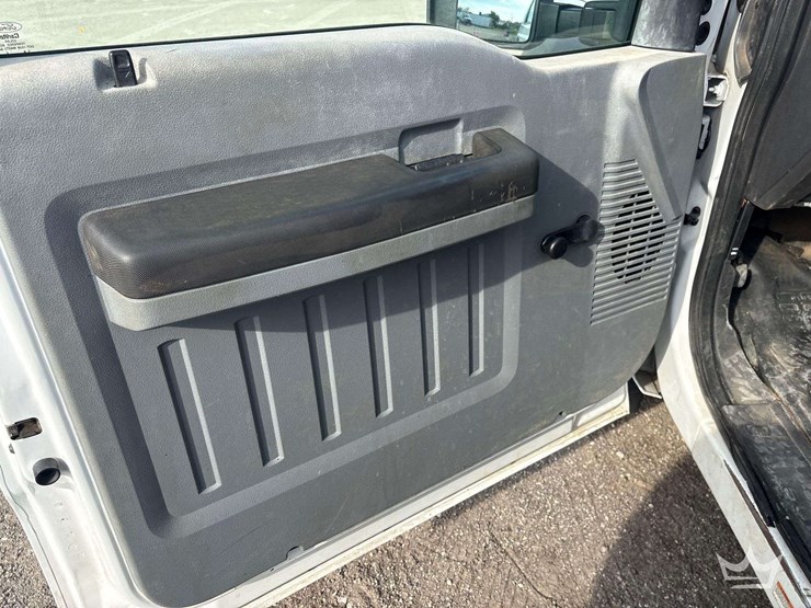 2016-ford-f550-image-23