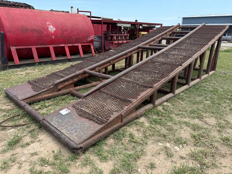 23’l-x-9.5’w-x-5.9’h-heavy-duty-rig-/-truck-ramp,-skidded-image-1