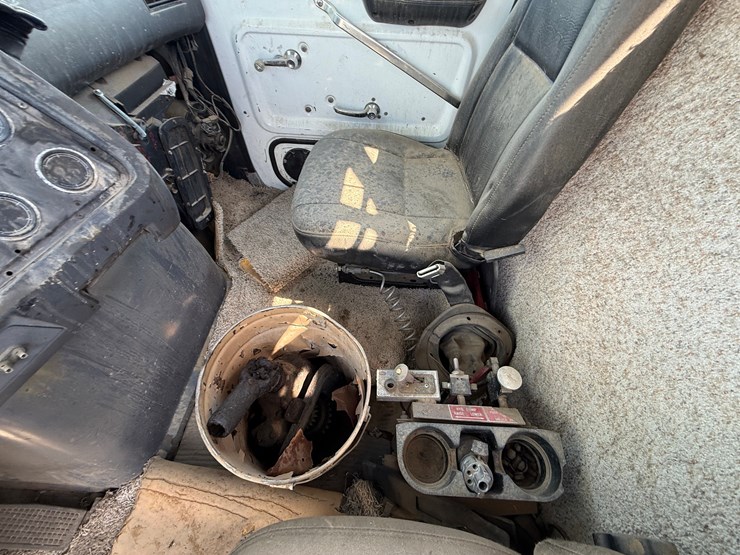 1994-ford-l9000-image-23