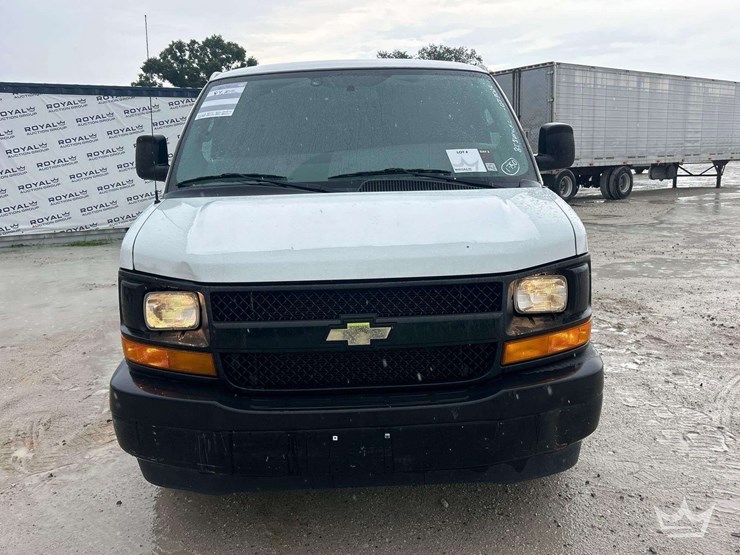 2017-chevrolet-express-2500-image-28