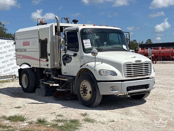 2017-freightliner-m2-106-image-2
