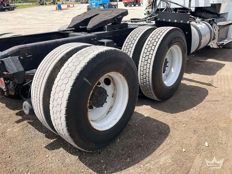 2013-freightliner-m2-112-t/a-wet-kit-day-cab-truck-tractor-image-23