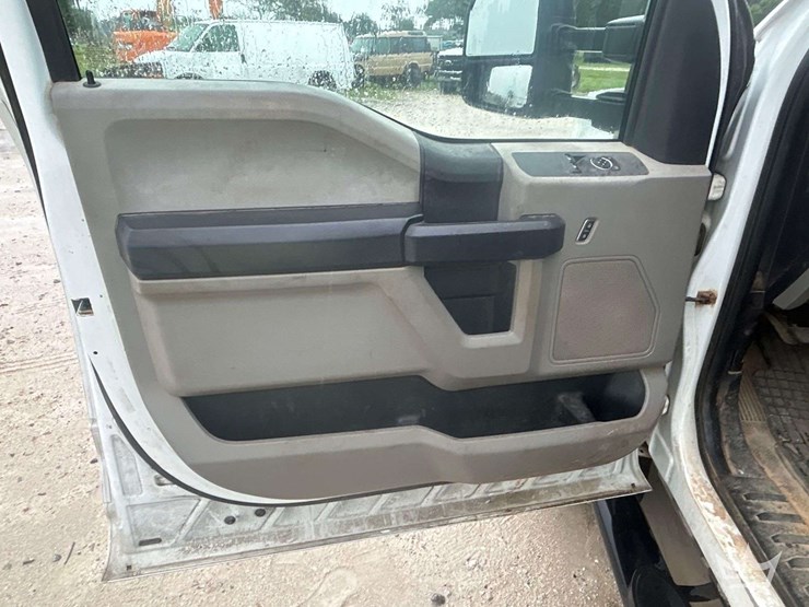 2017-ford-f550-image-12