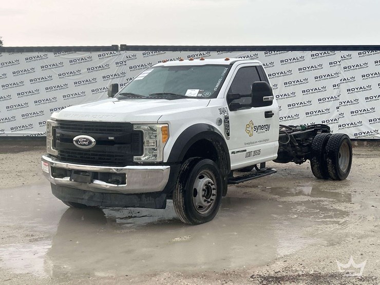 2017-ford-f550-image-1