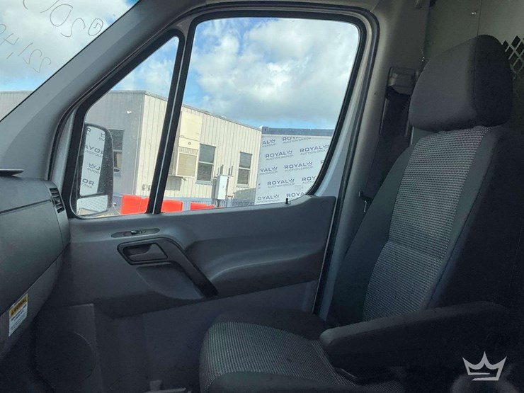2013-mercedes-benz-sprinter-2500-image-14