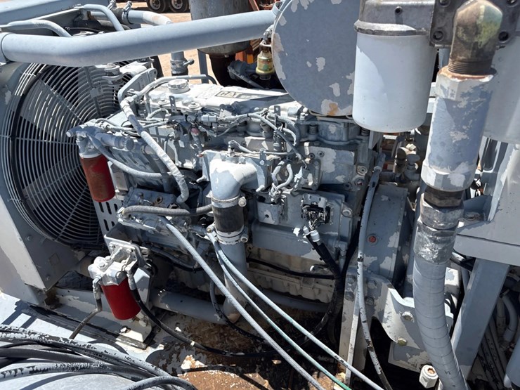 2010-caterpillar-c13-image-14