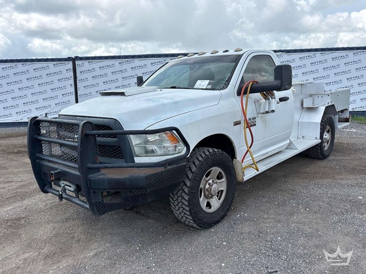 2018-dodge-3500-image-1