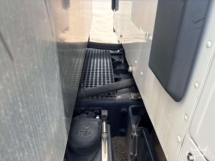2016-kenworth-t880-image-38