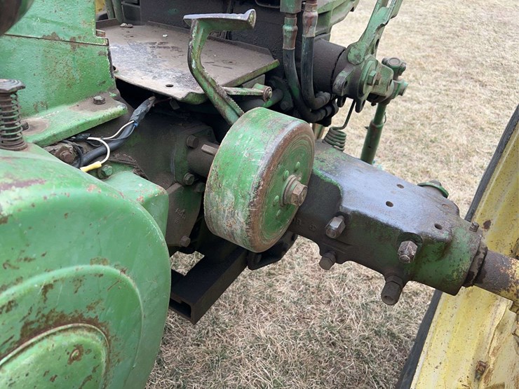 john-deere-520-image-53