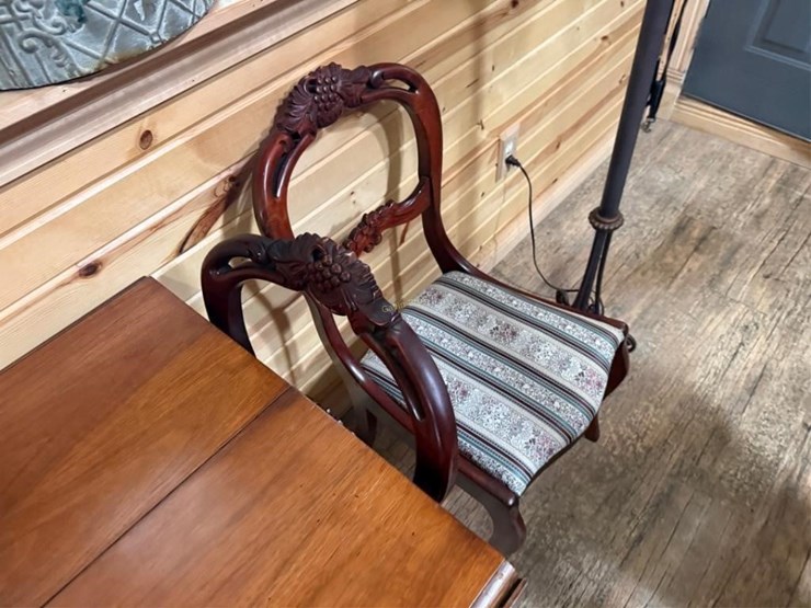 dunkin-5-table-&-chairs-image-5