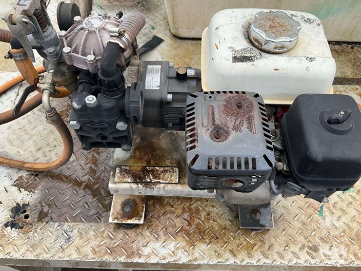 2015-isuzu-npr-image-26