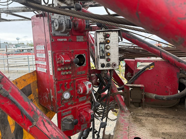 1979-franks-explorer-iii-1287/160-dtd-ht-96’-215k-4-axle-well-service-workover-rig-image-7