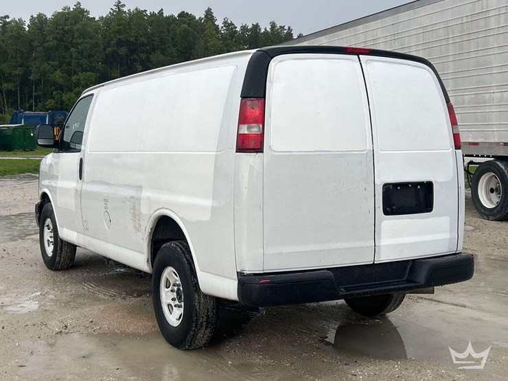 2017-chevrolet-express-2500-image-4