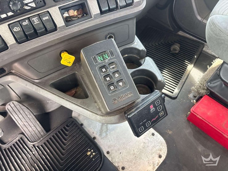 2016-kenworth-t880-image-8