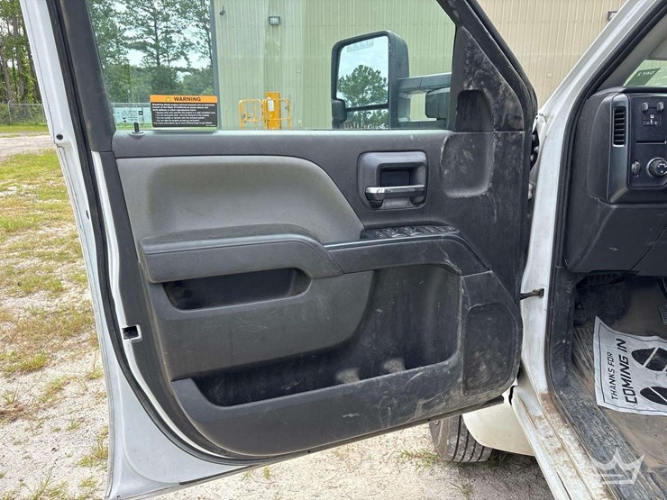2022-chevrolet-silverado-6500hd-image-29